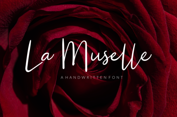 La Muselle: A Sophisticated Script Typeface for Editorial Design